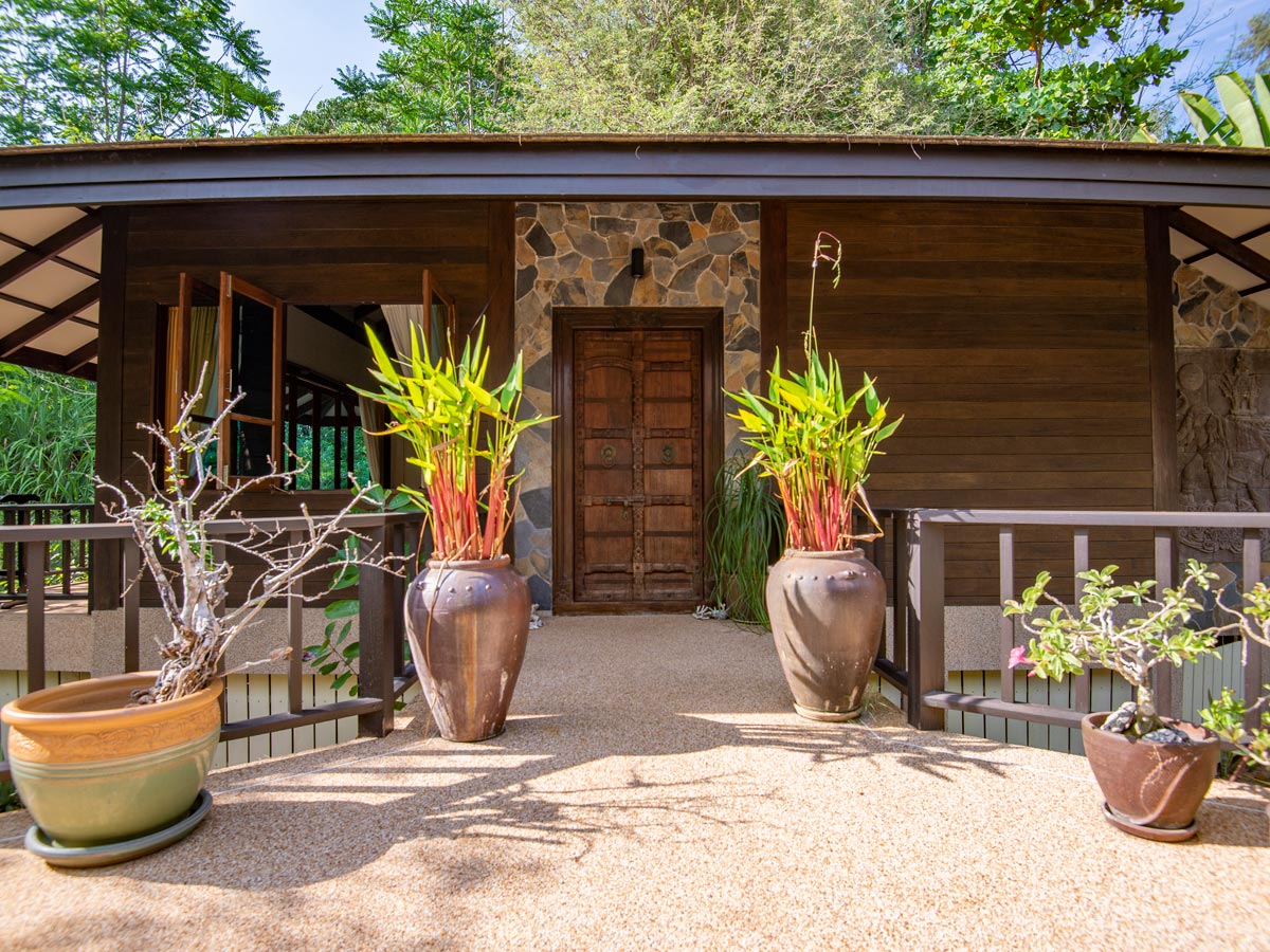 Baan Chang - entrance walkway