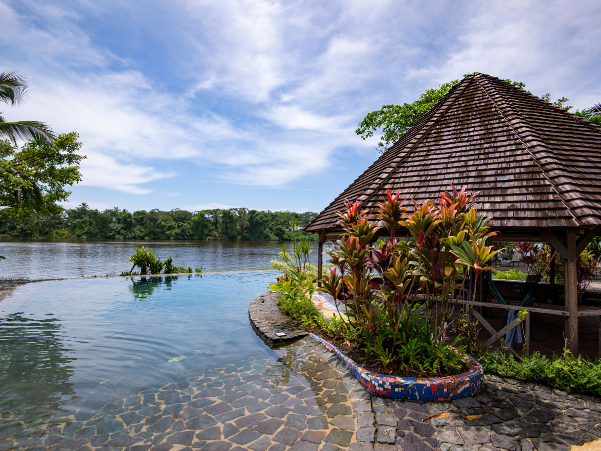 The gorgeous infinity pool at Tortuga Lodge & Gardens